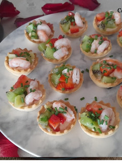Una foto de Tartaletas con salsa rosa