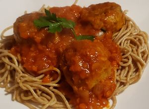 Una foto de Albóndigas de lenteja en salsa al estilo de Grace