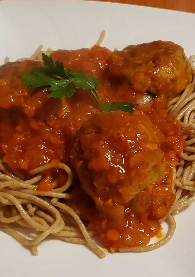 Una foto de Albóndigas de lenteja en salsa al estilo de Grace
