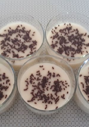 Una foto de 103. Postre de pera en almíbar