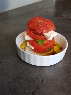 Une photo de °Mille-feuilles de tomates feta/menthe°