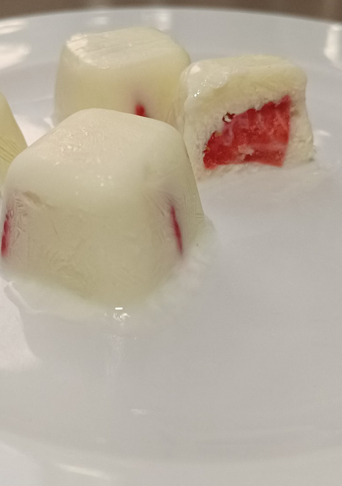 Una foto de Bombones de fresa y yogurt