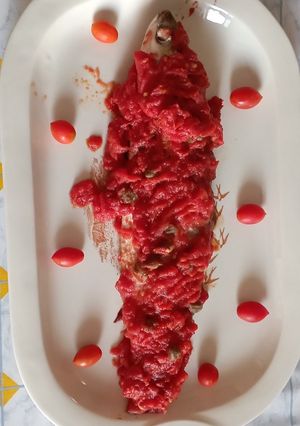 Foto di Cefalo sfumato con vino con pelato e capperi cotto al forno