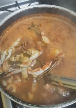 Una foto de Consomé de mariscos