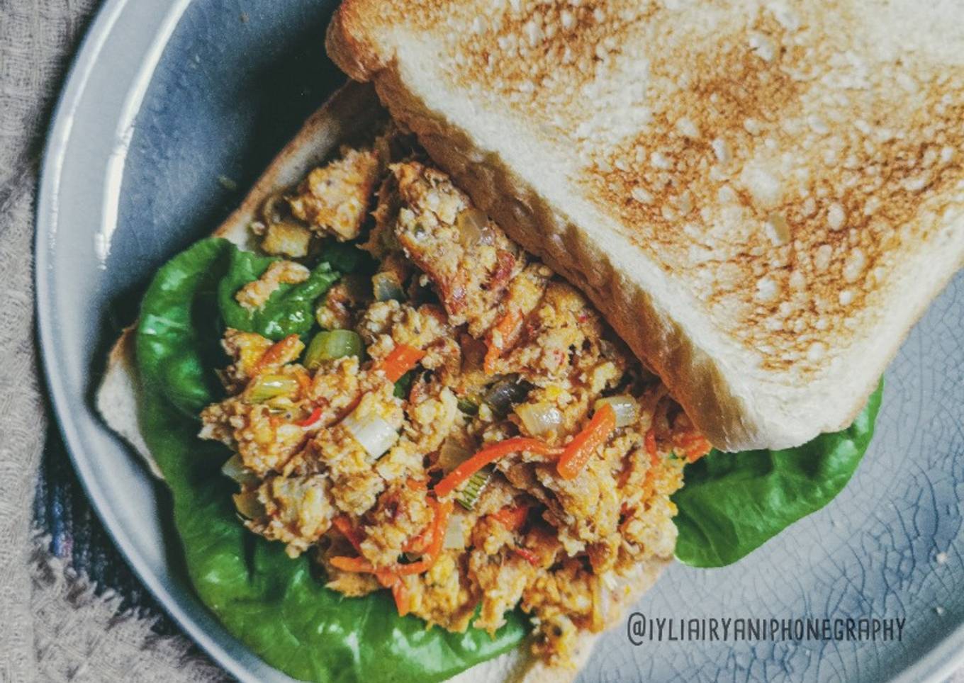 Tuna bakar dan sandwic telur