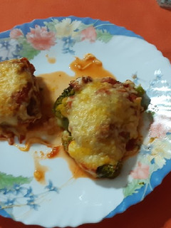 Una foto de Solomillo de cerdo y brócoli gratinados