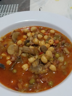 Una foto de Garbanzos con verduras