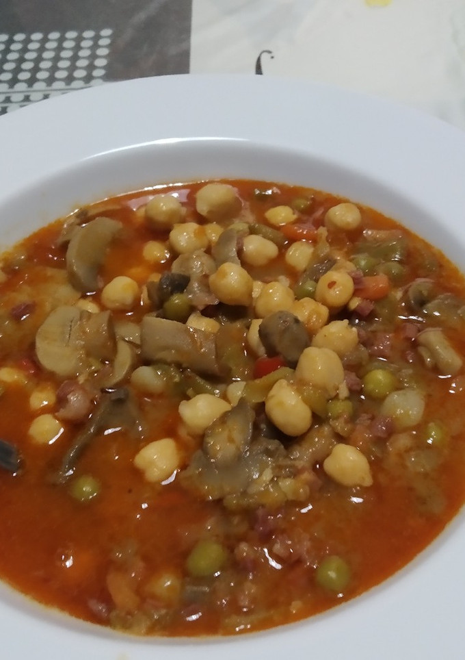 Una foto de Garbanzos con verduras