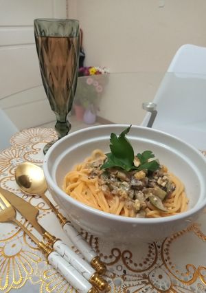 Una foto de Fideos de arroz, con salsa leche de coco y hongos de pino ❤️🔥