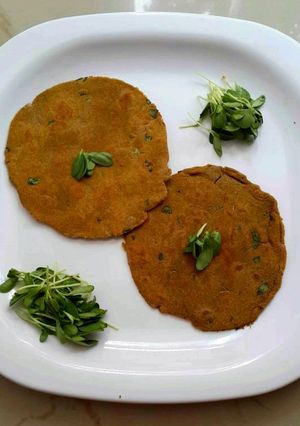 குஜராத்தி மசாலா காக்ரா (Gahra Recipe in Tamil) செய்முறை முக்கிய புகைப்படம்