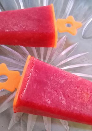 Una foto de Paletas heladas de frutilla 🍓 (al agua) 💕