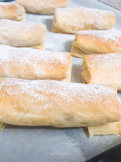 Una foto de Strudel de manzana y pasas (principiantes)