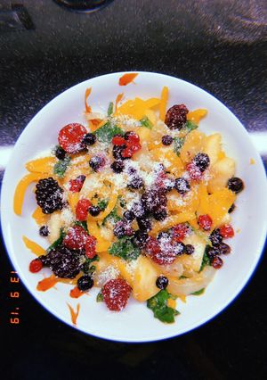 Una foto de Espaguetis de calabaza, manzana, frutos Rojos y espinacas