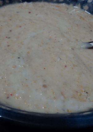 Una foto de Jocoque con amaranto, chía y salsa de chile de árbol las Correa