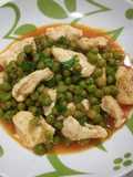 Bocconcini di pollo e piselli