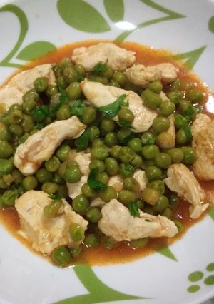 Foto di Bocconcini di pollo e piselli