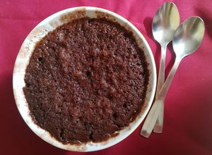 Foto de Bolo de chocolate na caneca para dois