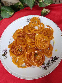 कुरकुरी रसभरी जलेबी (Kurkuri rasbhari jalebi recipe in hindi) रेसिपी मुख्य फोटो