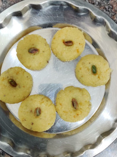 बेसन की नानखताई (besan ki nankhatai recipe in Hindi) रेसिपी मुख्य फोटो