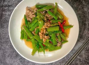 รูปของ หน่อไม้ฝรั่งผัดหมูสับ