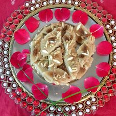 A picture of Rava Coconut Burfi.