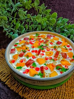 हेल्दी मिक्स फ्रूट रायता (healthy mix fruit rayta recipe in hindi) रेसिपी मुख्य फोटो