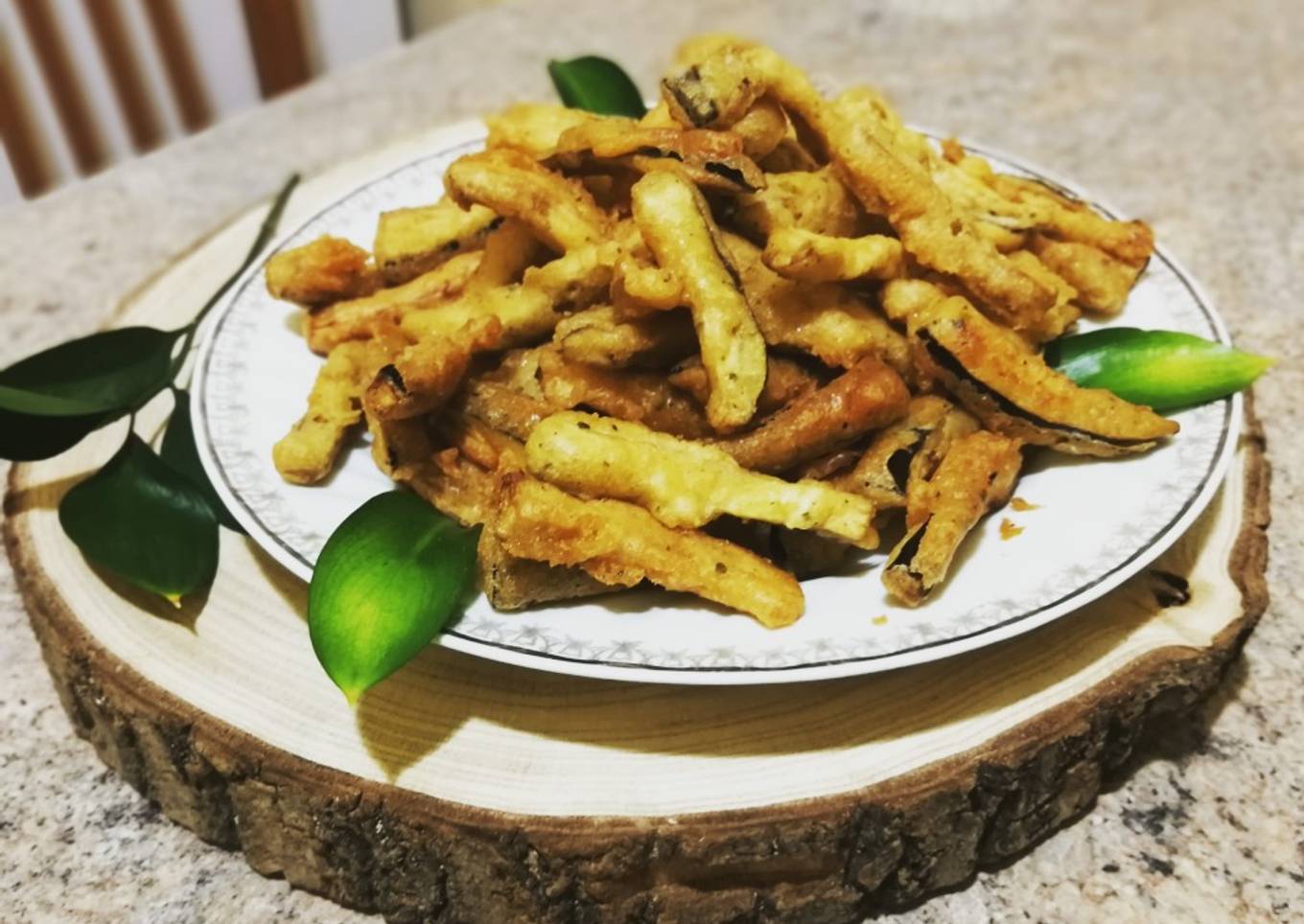 Bastoncillos de berenjena en gabardina