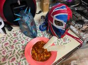 Una foto de salsa de huevo en chile pasilla