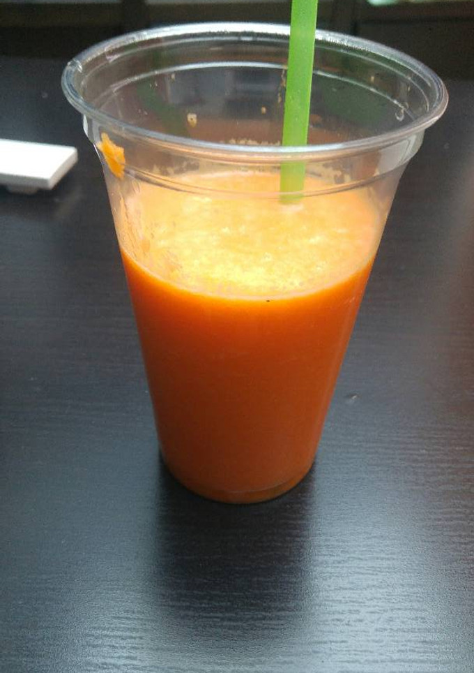 Una foto de Batido para desayunar con frutas sencillo