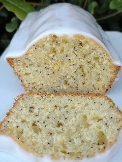 Una foto de Budín de limón y amapolas