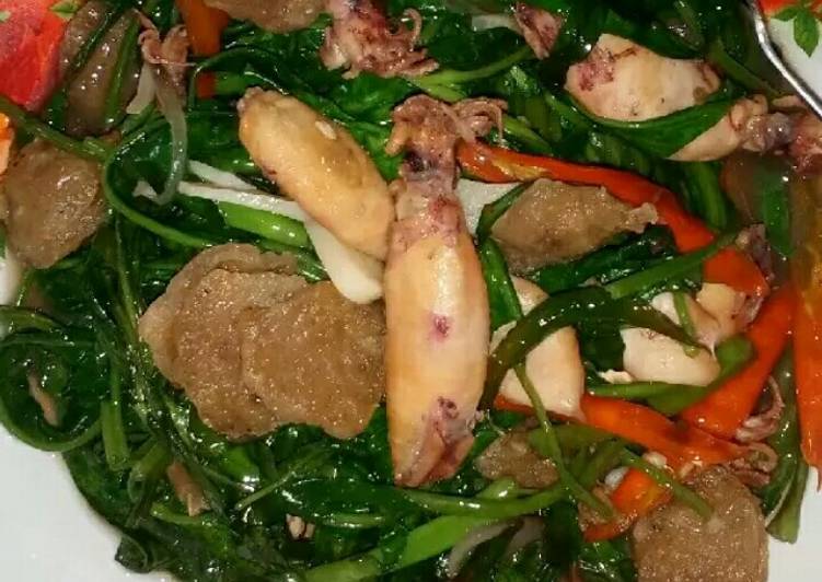 Tumis kangkung asin cumi baso