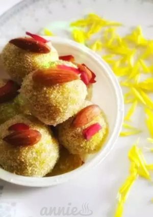 A picture of Coconut ladoo.