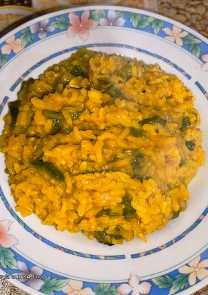 Una foto de Arroz cremoso amarillo con zapallitos y zuchinis👌🏻😋