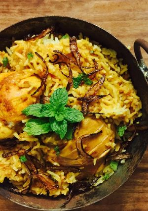 चिकन बिरयानी (chicken biryani recipe in hindi) रेसिपी मुख्य फोटो