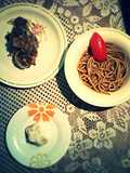 Guisado negro de atún, pasta negra y dulce de leche, O Robinsón en Gambia