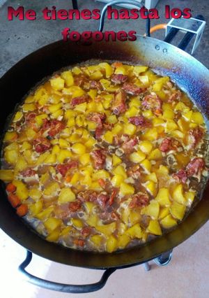 Una foto de Caldereta de costillas con papas