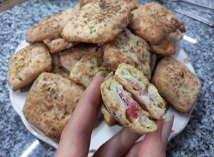 Una foto de Pancitos saborizados de salame y queso