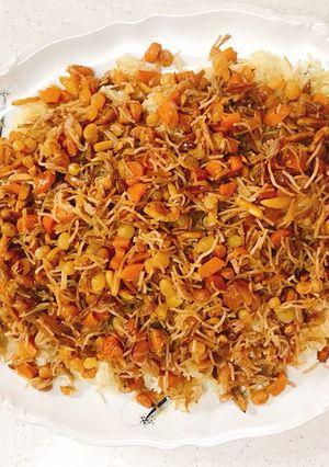 صورة لوصفة رز مع اللوز والكشمش