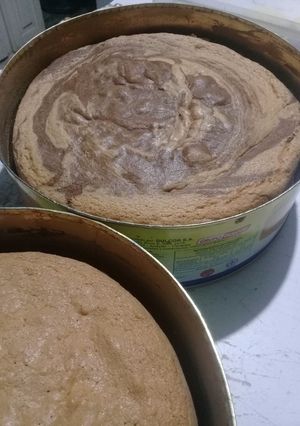 Una foto de Bizcochuelo clásico de vainilla y marmolado