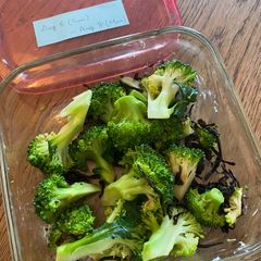 A picture of Boiled broccoli with Shio Konbu and mayonnaise 🥦 - Batch cooking idea 💡.