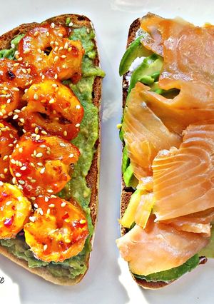 Une photo de Tartine crevettes avocat et tartine saumon avocat