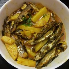 A picture of Tangra fish curry.