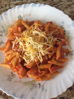 Una foto de Macarrones con fiambre
