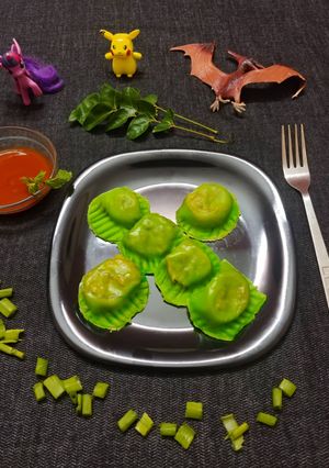 पालक चिकन मोमोस (Palak chicken momos recipe in Hindi) रेसिपी मुख्य फोटो