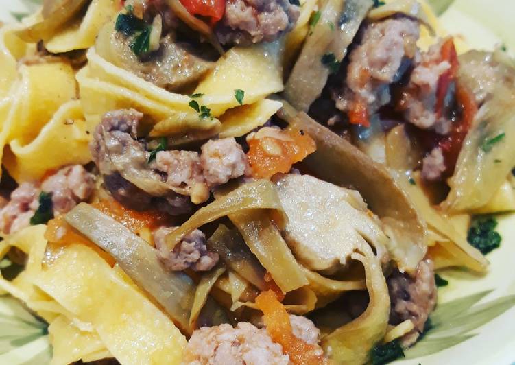 Simple Way to Prepare Favorite Tagliatelle con salsiccia e carciofi