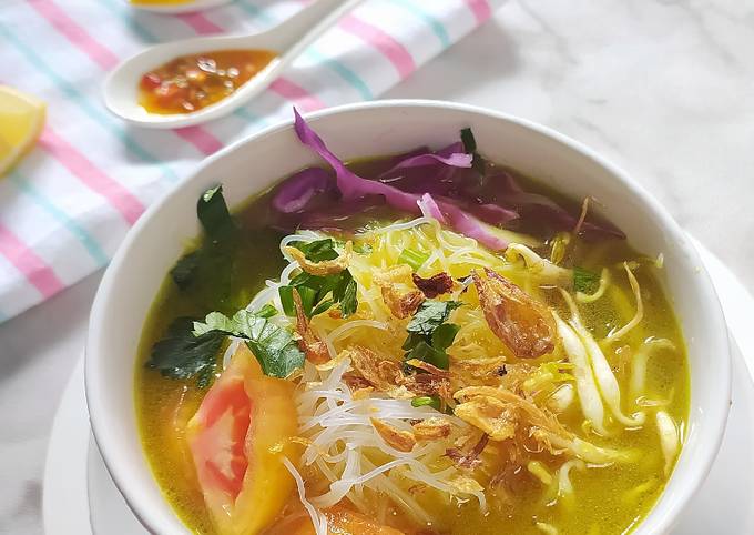 Soto ayam kuah kuning (khas Bogor)