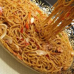 A picture of Chow Mein.
