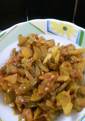 A picture of Bottle Gourd Peel Soup (Lauki Chilka Shorba).
