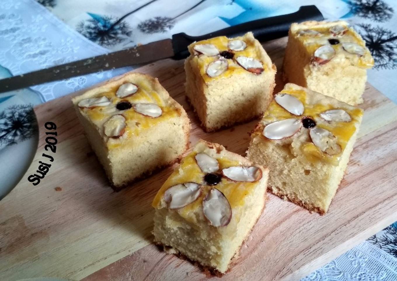 Dutch butter cake (lekker Holland)