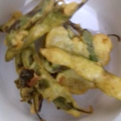 A picture of Crisp Mirch Pakoda.